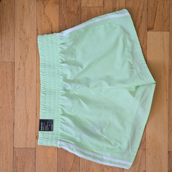 NWT Women's Adidas PACER Running 3" Shorts Size Medium - Picture 2 of 7